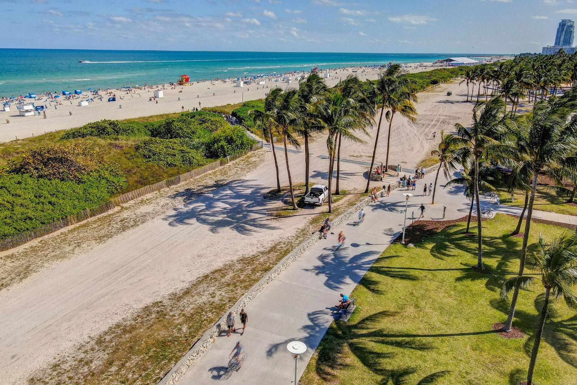 Chic Large Studio Apt Near Ocean Drive South Beach マイアミビーチ エクステリア 写真