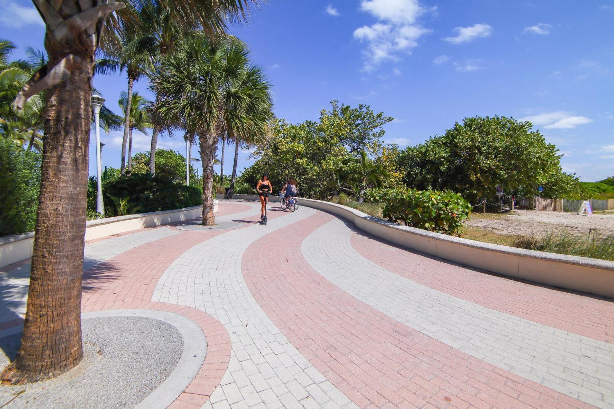 Chic Large Studio Apt Near Ocean Drive South Beach マイアミビーチ エクステリア 写真