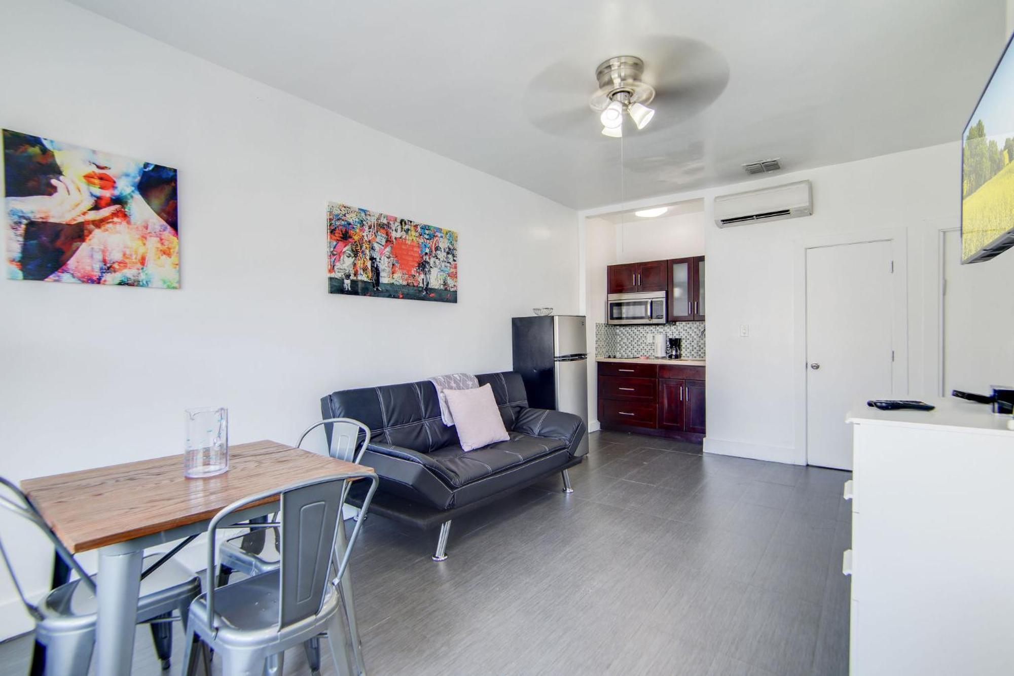 Chic Large Studio Apt Near Ocean Drive South Beach マイアミビーチ エクステリア 写真