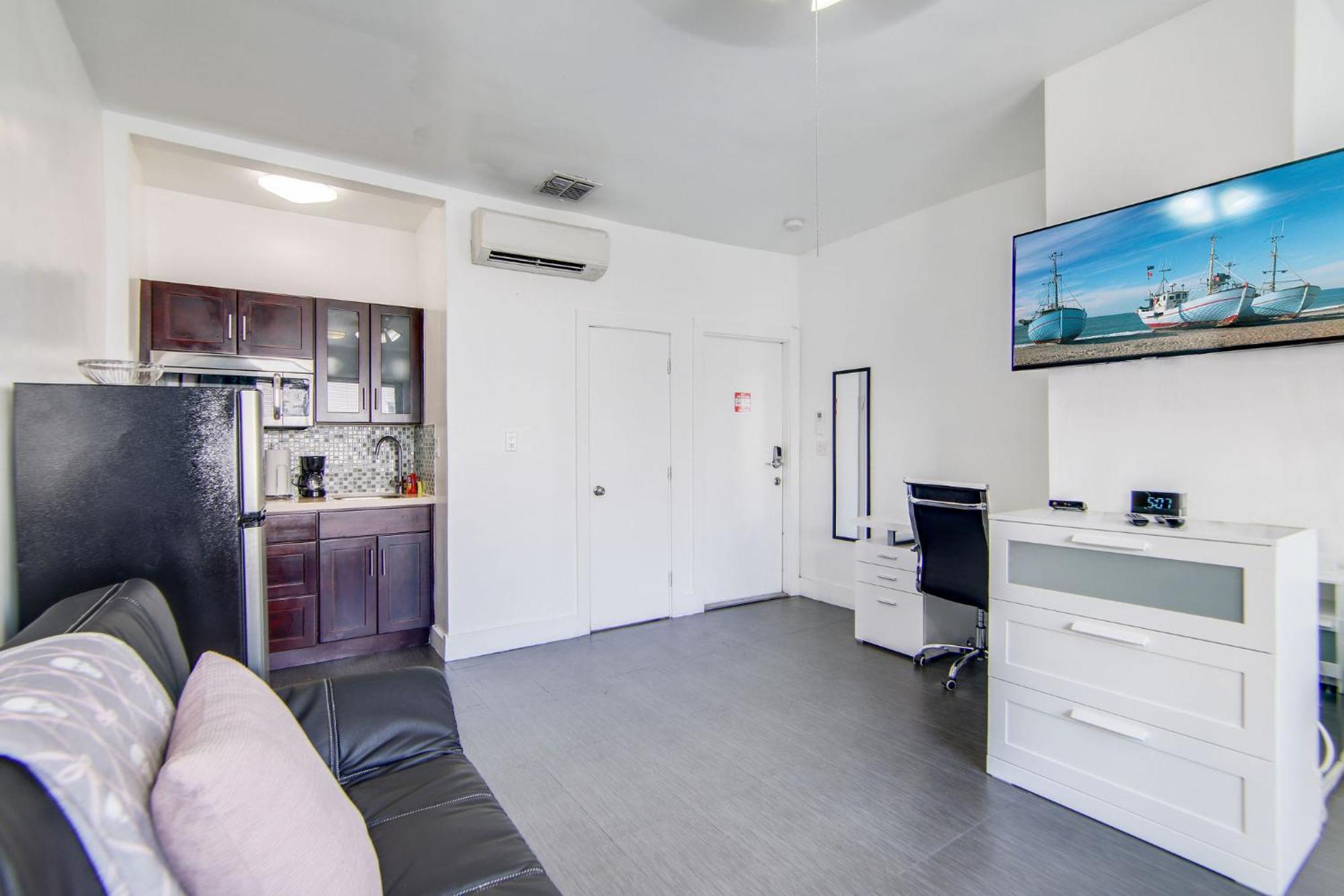 Chic Large Studio Apt Near Ocean Drive South Beach マイアミビーチ エクステリア 写真
