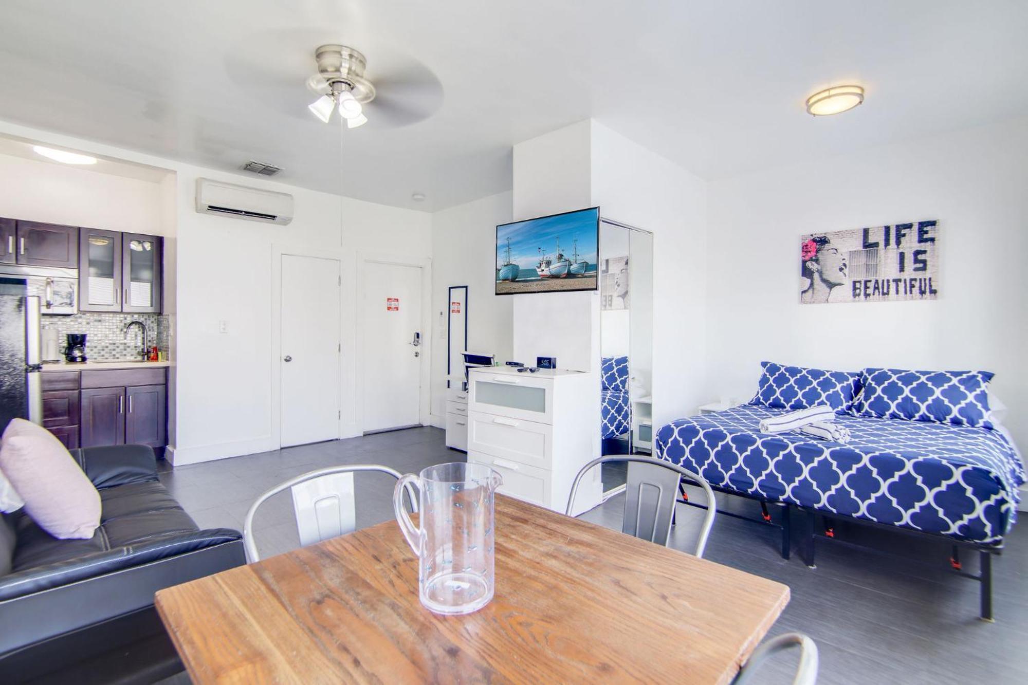 Chic Large Studio Apt Near Ocean Drive South Beach マイアミビーチ エクステリア 写真