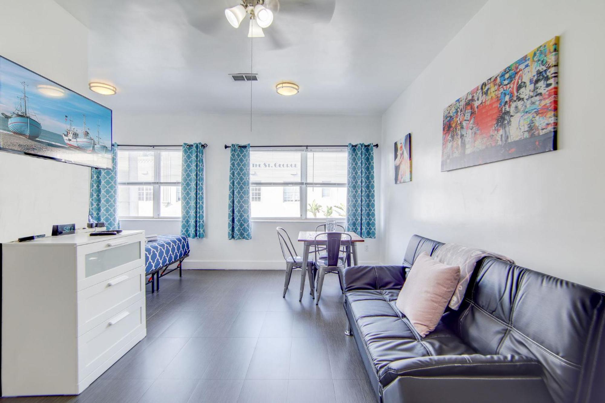 Chic Large Studio Apt Near Ocean Drive South Beach マイアミビーチ エクステリア 写真