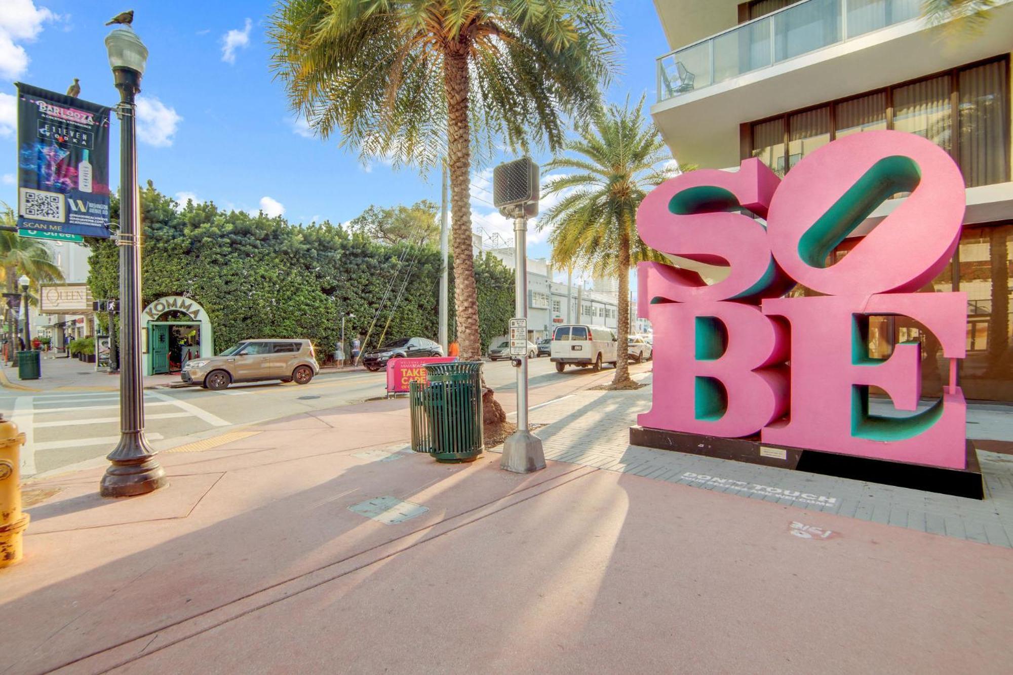 Chic Large Studio Apt Near Ocean Drive South Beach マイアミビーチ エクステリア 写真